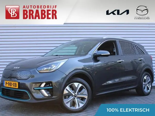 Kia e-Niro DynamicPlusLine 64kWh | Warmtepomp | 3-Fase | SoH 100% | Schuifdak | Stuur-/stoelverwarmi...