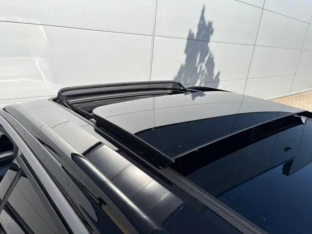 Peugeot e-5008