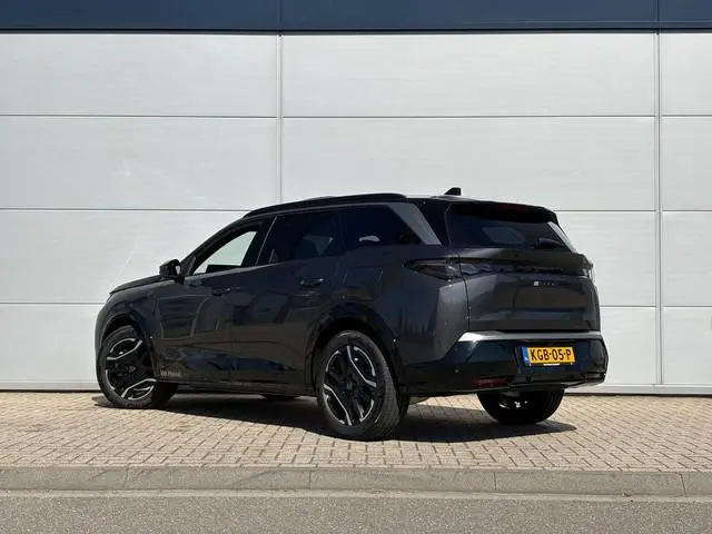 Peugeot e-5008