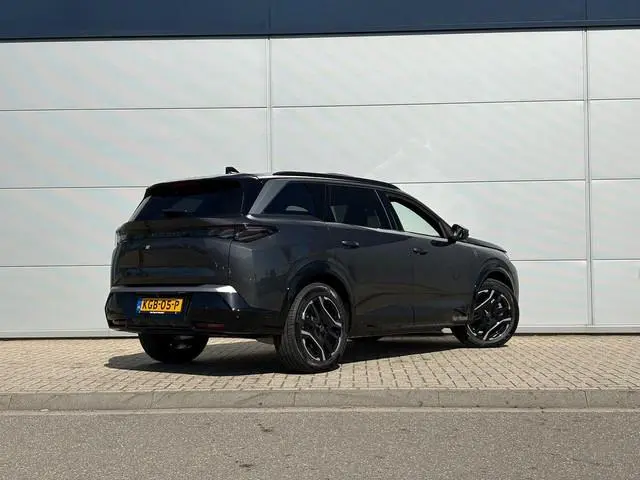 Peugeot e-5008