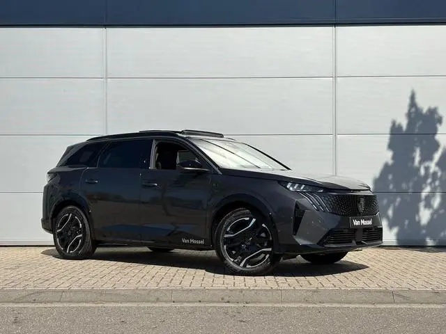 Peugeot e-5008