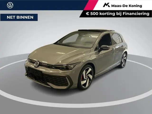 Volkswagen Golf 1.5 eHybrid 272pk DSG GTE · Panoramadak · Camera · Matrix LED · Stuur- & Stoelverwar...