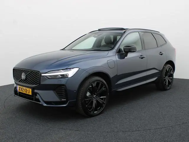 Volvo XC60 2.0 T6 Plug-in hybrid AWD Plus Dark | Trekhaak | Panodak | Dode Hoek | 360 Camera | Harma...