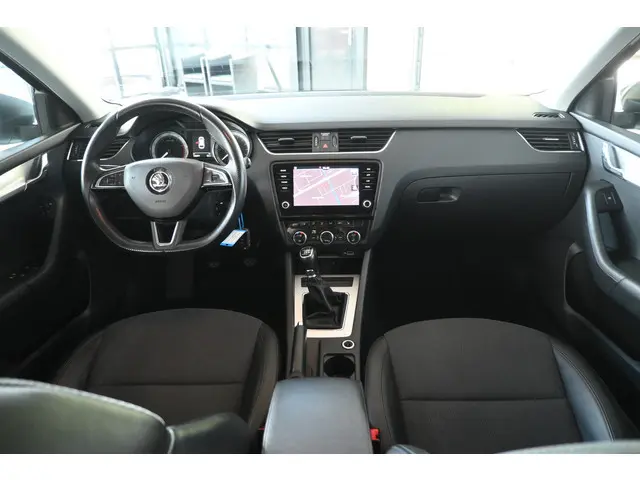 ŠKODA Octavia Combi 1.0 TSI Greentech Business Edition Navigatie Airco Cruise control Stoelverwarmin...