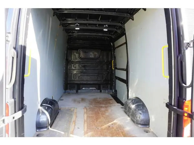 Volkswagen Crafter 180pk Automaat L3H3/L2H2 LED Apple Carplay Camera Navigatie Parkeersensoren Stuur...