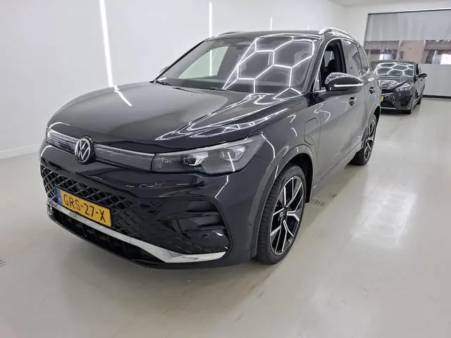 Volkswagen Tiguan 1.5 eHybrid R-Line Business BOMVOL | PANO | VOL LEER | TREKH. | MATRIX LED