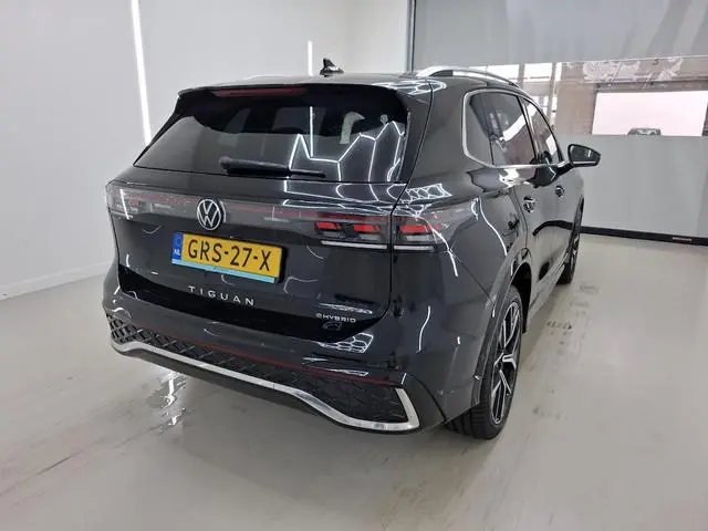 Volkswagen Tiguan 1.5 eHybrid R-Line Business BOMVOL | PANO | VOL LEER | TREKH. | MATRIX LED