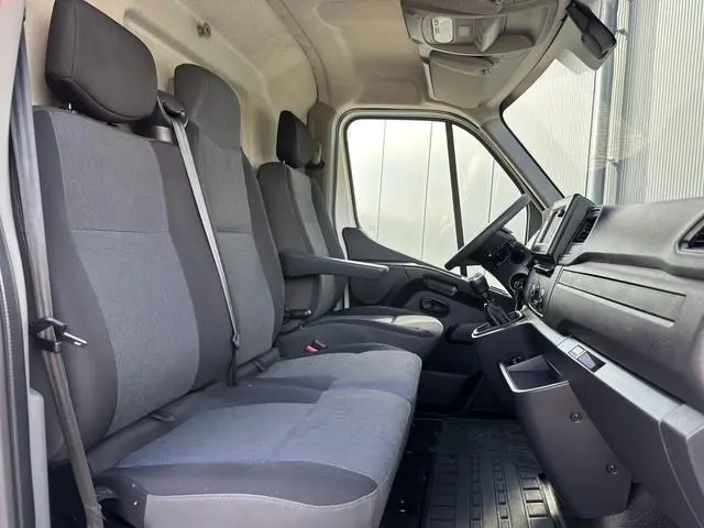 Nissan NV400