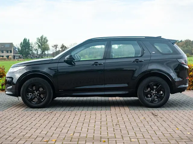 Land Rover Discovery Sport D150 2.0 R-Dynamic Launch Edition SE | Volleder | Panodak | Elek klep | C...