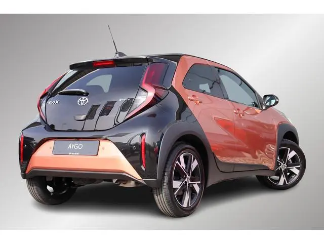 Toyota Aygo X Hybrid 115 pulse, Easy Pack, Parkeersensoren, Nieuw en snel leverbaar met €1500 inruil...