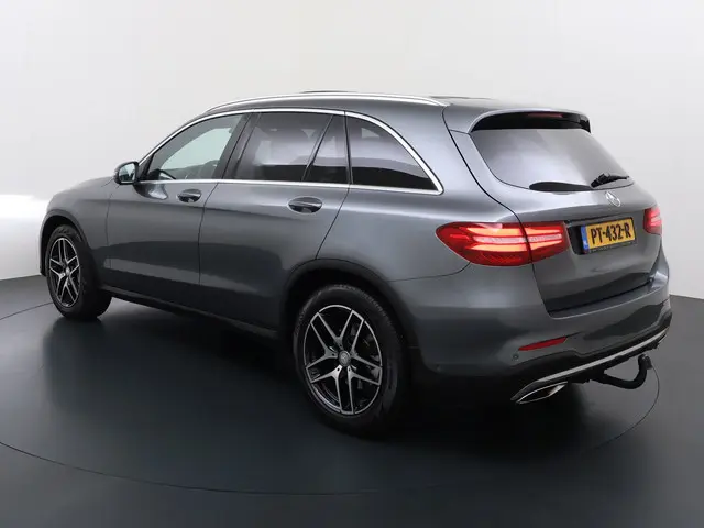 Mercedes-Benz GLC-klasse 250 4Matic AMG // Trekhaak // Panoramadak // Burmester // Distronic // Came...