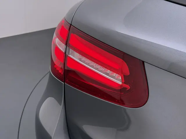 Mercedes-Benz GLC-klasse 250 4Matic AMG // Trekhaak // Panoramadak // Burmester // Distronic // Came...