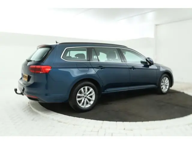 Volkswagen Passat Variant 1.6 TDI Elegance Business R Automaat, Navigatie, Apple carplay, Climate,