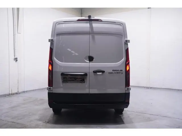 Maxus Deliver9