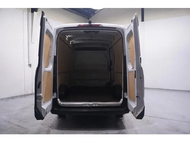 Maxus Deliver9
