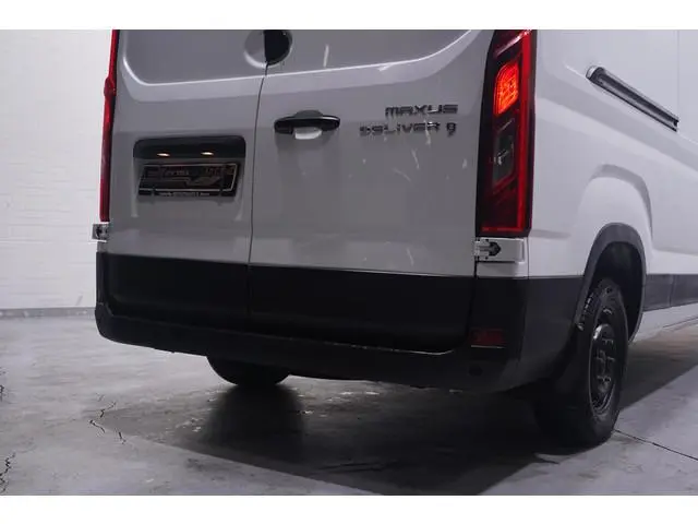 Maxus Deliver9