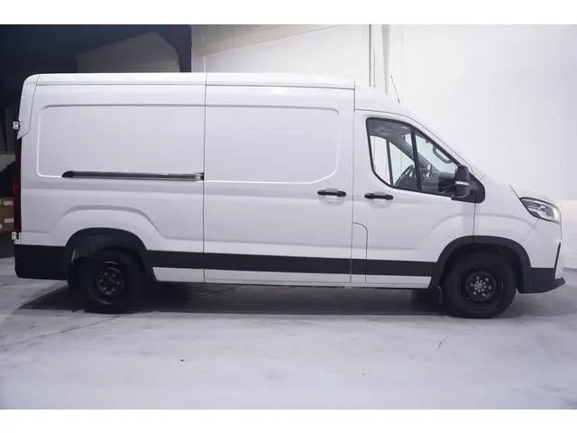Maxus Deliver9