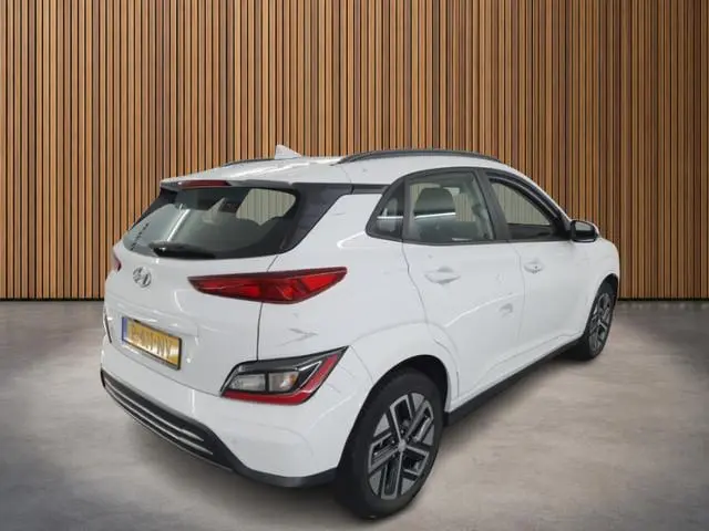 Hyundai Kona EV Comfort 64 kWh 3-Fase 1e-Eig. & Dealer-Onderh. BOVAG-Garantie. NL-Auto.