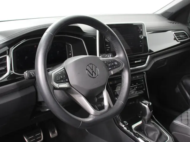 Volkswagen T-Roc 1.5 TSI 150pk DSG R-Line | Navigatie | Apple Carplay/Android Auto | Parkeersensoren...