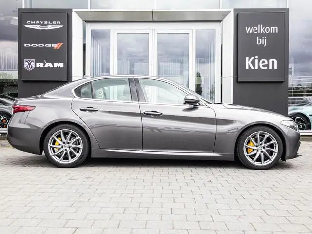 Alfa Romeo Giulia 2.0T Super | Xenon | 18" Velgen | BTW Auto |