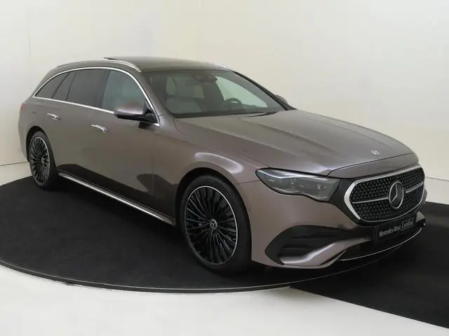 Mercedes-Benz E-klasse 300 e AMG Line / Panoramadak/ SUPERSCREEN/ 20 inch/ Rijassistentiepakket
