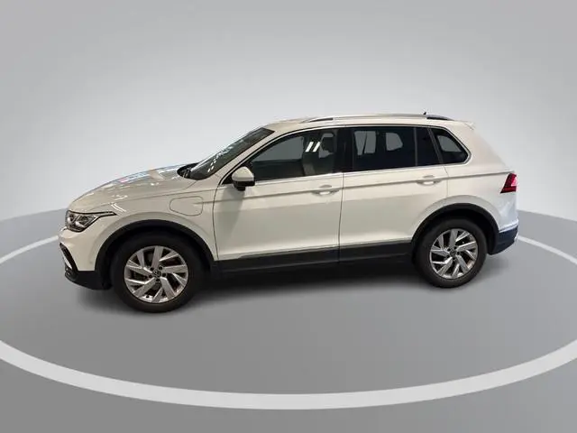 Volkswagen Tiguan 1.4 TSI 245pk DSG eHybrid Life Business · 360 Camera · Inklap. Trekhaak · Matrix L...