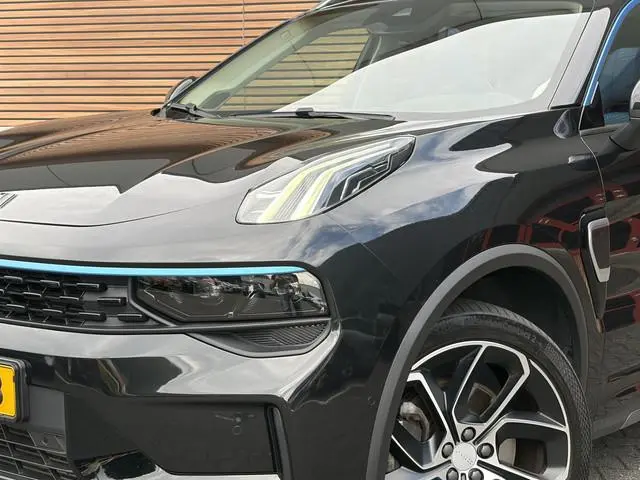 Lynk & Co 01