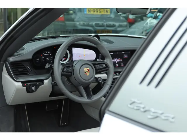 Porsche 911 Targa 4S 3.0 450 PK 992 ORIG. NL | SPORTDESIGN | 18-WEG | CHRONO | SPORTUITLAAT | 360 CA...