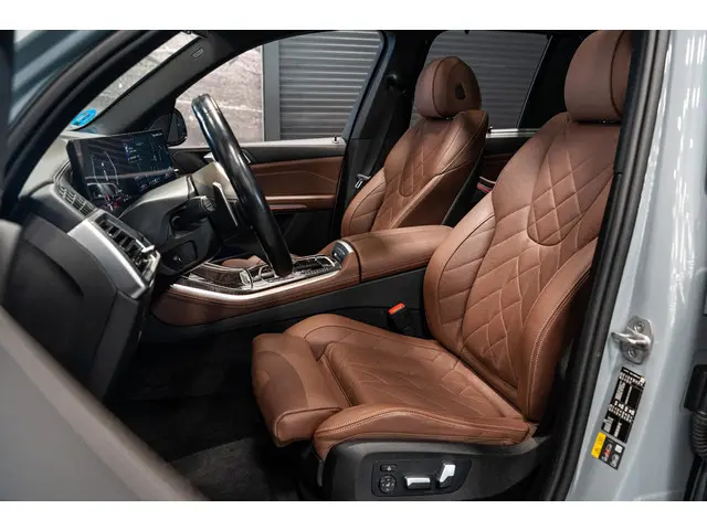 BMW X5 xDrive50e *M-Sport Pro / Harman Kardon / Panorama (Sky Lounge) / Keyless Entry / Surround Vie...