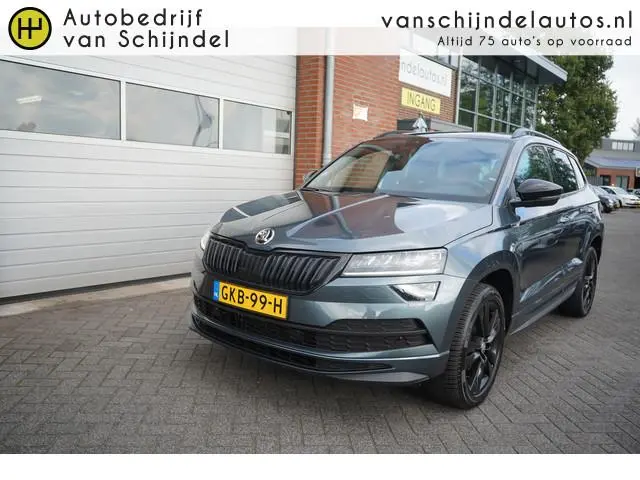 ŠKODA Karoq 1.5 TSI ACT 150PK SPORTLINE BUSINESS VOL LUXE PANORAMADAK ZWARTE HEMEL CAMERA STOEL+STUU...