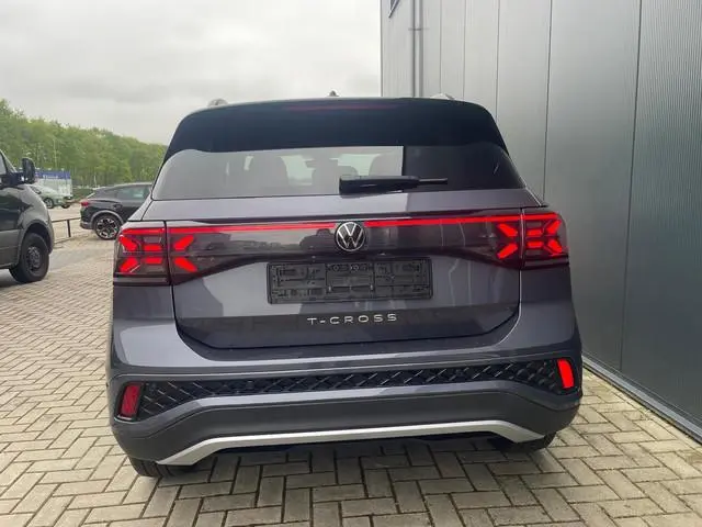 Volkswagen T-Cross 1.5 TSI R-Line Edition AFN. TREKH. - CAMERA - AD. CRUISE 2025 km 25.000