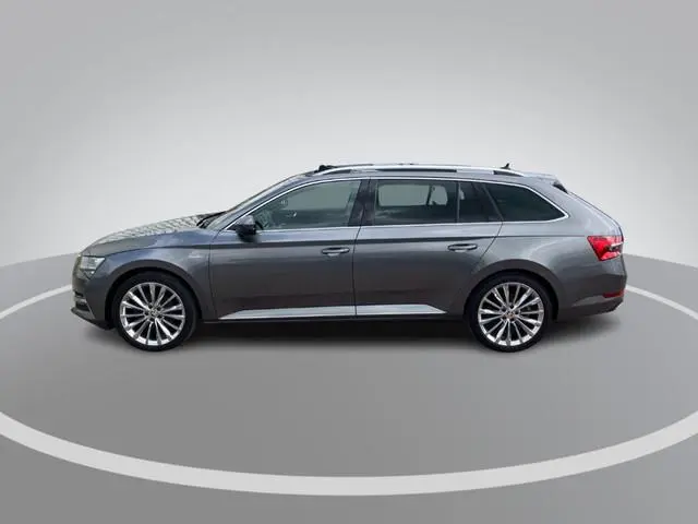 Skoda Superb Combi 1.4TSI iV 160kW/218PK Laurin & Klement DSG · Panoramadak · Leder · Trekhaak · 360...