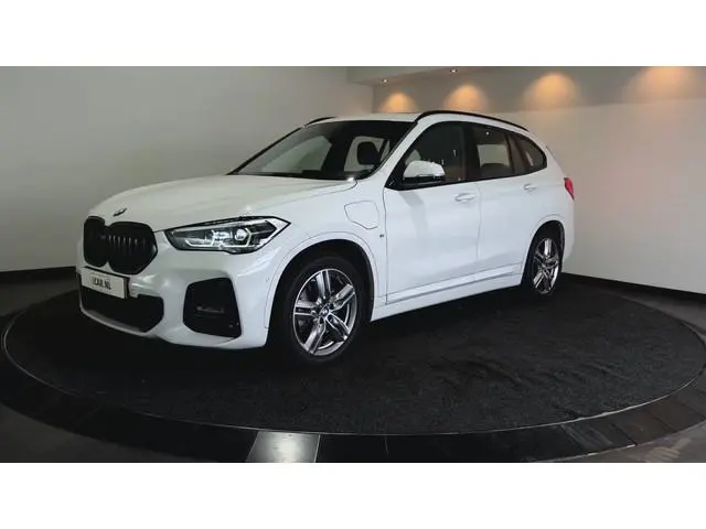 BMW X1 xDrive25e eDrive Edition M-Sport Panodak, leder, camera, HiFi, HUD, Spiegelpakket