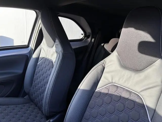 Toyota Aygo X 1.0 VVT-i MT JBL, Apple carplay, Android auto, Stoelverwarming.