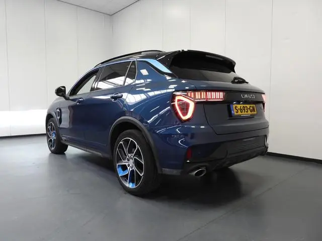 Lynk & Co 01