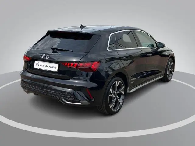 Audi A3 Sportback 40 TFSIe 204PK S Line · Camera 18"Lmv · Apple/Android Car Play · Leder/Stof · Gara...