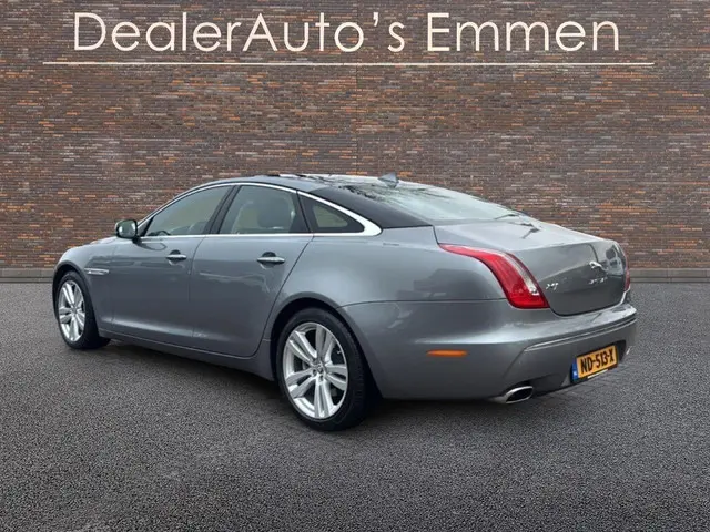 Jaguar XJ