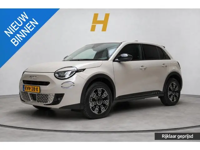 Fiat 600 1.2 Hybrid Urban | Achteruitrijcamera | Carplay | Climate control | Cruise control | Parkee...