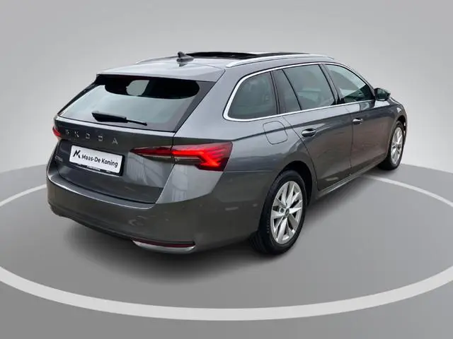 Skoda Octavia Combi 1.5TSI/150PK MHEV FL Design DSG · Panoramadak · Camera + Parkeersensoren · Apple...