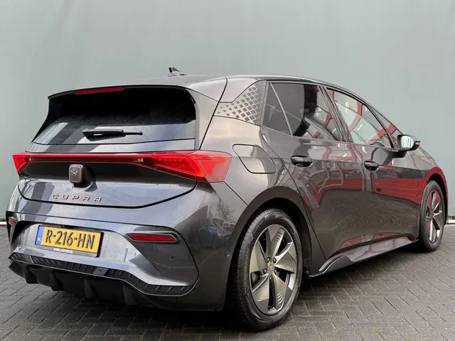 CUPRA Born BWJ 2022 62 KWh Business Plus 204 PK FULL LED | CARPLAY + ANDROID | CAMERA | SPORTSTOELEN...