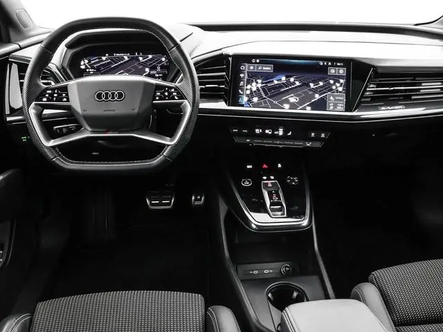 Audi Q4 Sportback e-tron 40 S edition 204 PK 77 kWh · SOH 96,3% · Panoramadak · Camera · Apple/Andro...