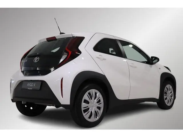 Toyota Aygo X 1.0 VVT-i MT Play, Apple Carplay/Android Auto, Parkeercamera, Cruise control, Airco!