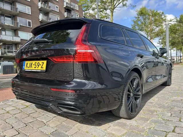 Volvo V60 2.0 T8 Twin Engine AWD R-Design Black Edition 390 PK als nieuw