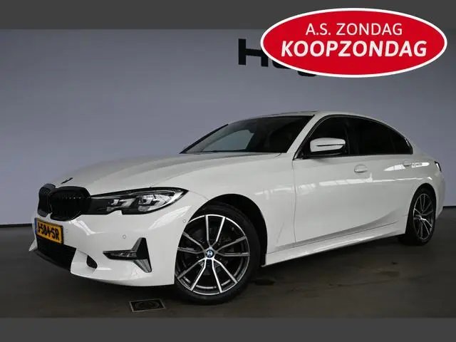 BMW 3-serie 320i High Executive Automaat Navigatie LED Carplay Stoelverwarming Dealer Onderhouden! I...