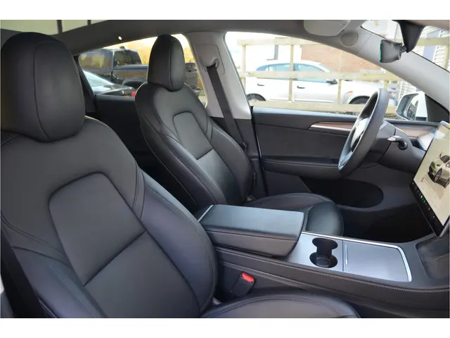 Tesla Model Y Long Range AWD 75 kWh Trekhaak (1.600kg), AutoPilot3.0 Ryzen