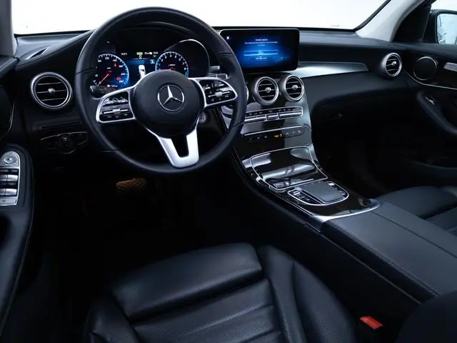 Mercedes-Benz GLC-klasse 300e 4MATIC Bus. Solution Lux. | Pano | Luchtvering | Leer | Adaptive cruis...