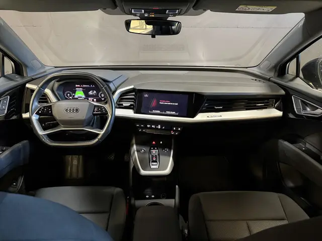 Audi Q4 e-tron 40 Edition 77 kWh | SoH 95% |  Apple Carplay | Stoelverwarming | Adaptieve cruise | N...