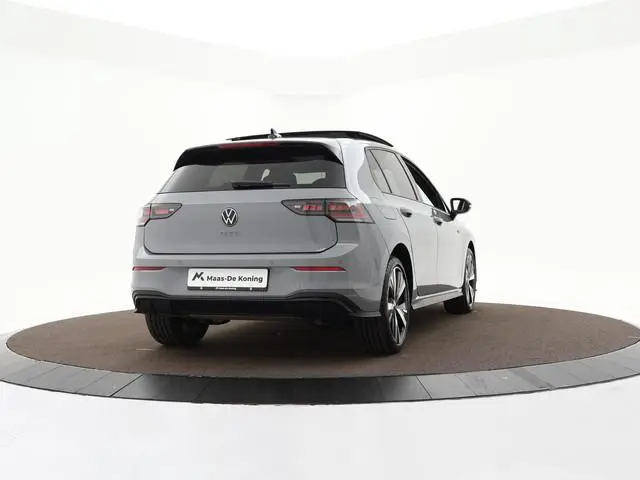 Volkswagen Golf 1.5 eHybrid 272pk DSG GTE · Panoramadak · Camera · Matrix LED · Stuur- & Stoelverwar...