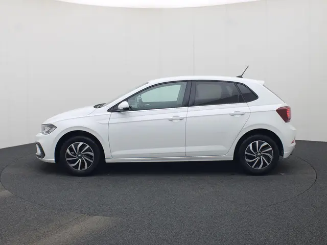 Volkswagen Polo Life Edition 1.0 TSI 95 pk 5 versn. Hand · Achteruitrijcamera ·