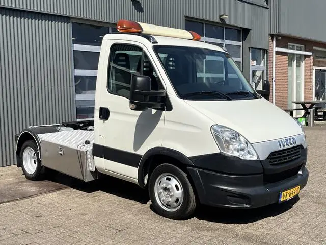 Iveco Daily 35C17 170pk 10.5 ton Be trekker Deze mag 8750 kg trekken 3-persoons uitvoering Airco Cru...